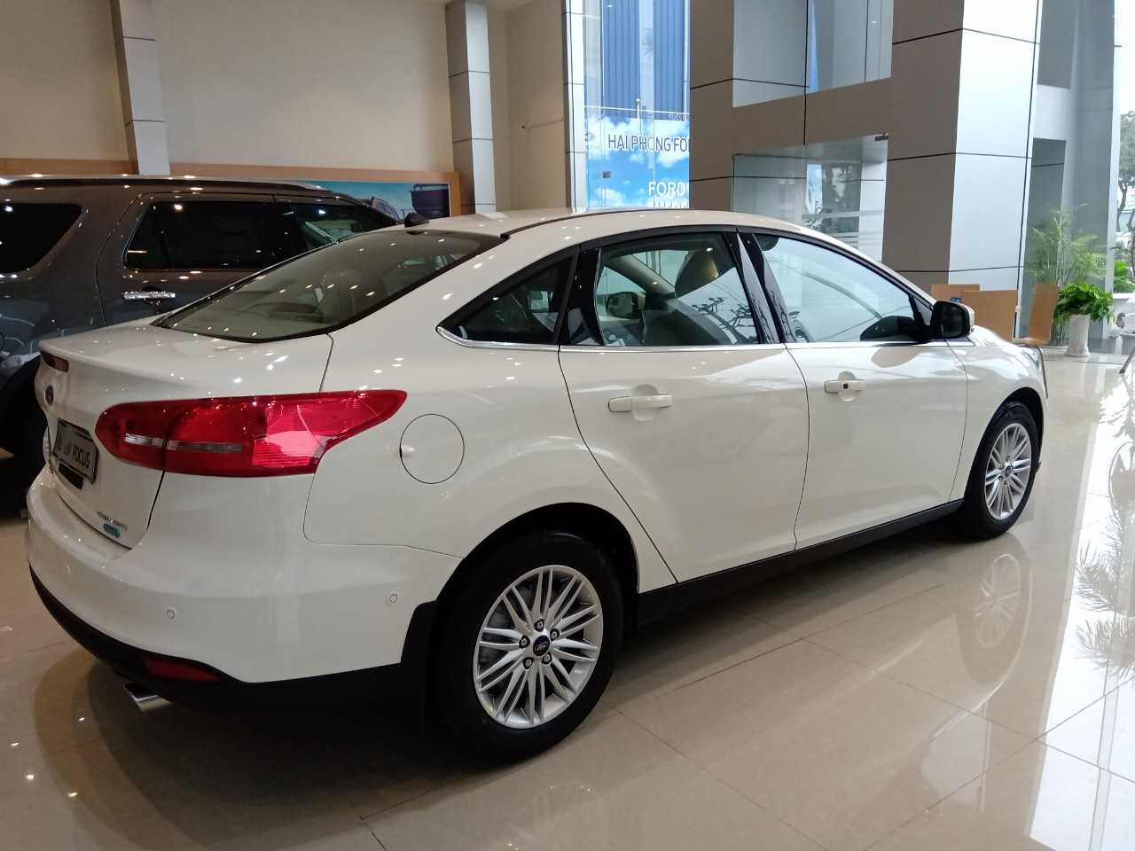 Ford Focus Trắng 2019 1 Ford Focus Trắng 2019 1