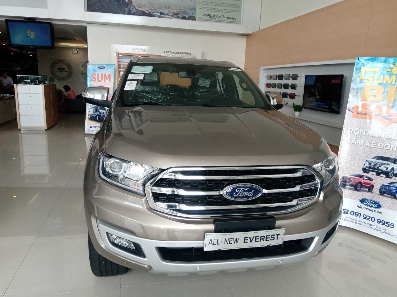Ford Everest 2019 Ghi Vàng 1