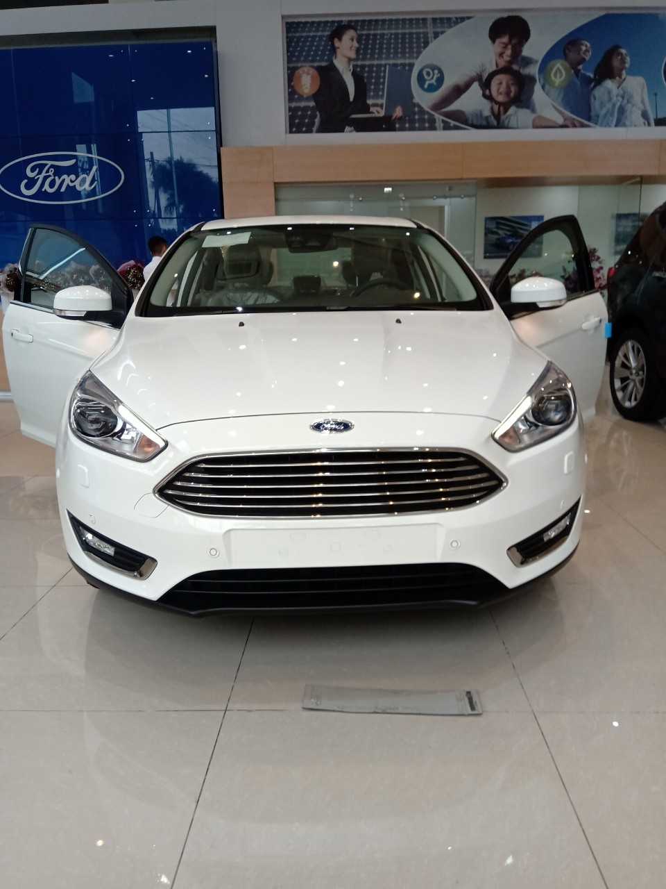 Ford Focus Trắng 2019