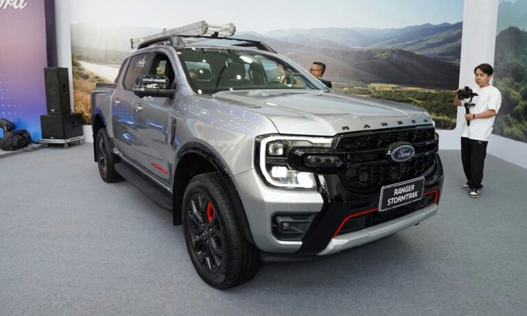 Ford Ranger Stormtrak ra mắt, giá 1,039 tỷ đồng
